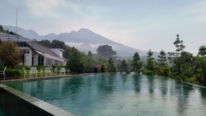 Daftar Hotel di Bogor dengan View Pegunungan, Buka Jendela Langsung Ketemu Surga Alam