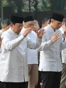 SBY dan AHY Kompak Pamer Koleksi Brand Milik Annisa Pohan Saat Salat Iduladha