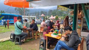 Rest Area Gunung Mas Mulai Dipadati Pengunjung, Penghasilan Pedagang Capai Rp500 Ribu Per Hari