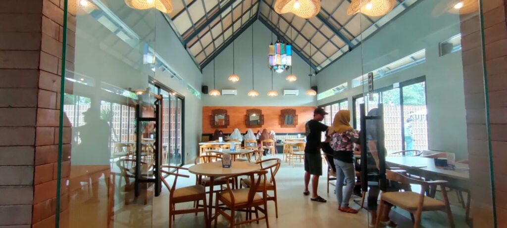 Rekomendasi Kafe dan Resto dengan Menu Jawa Otentik di Rummi Kopi Lan Tresna
