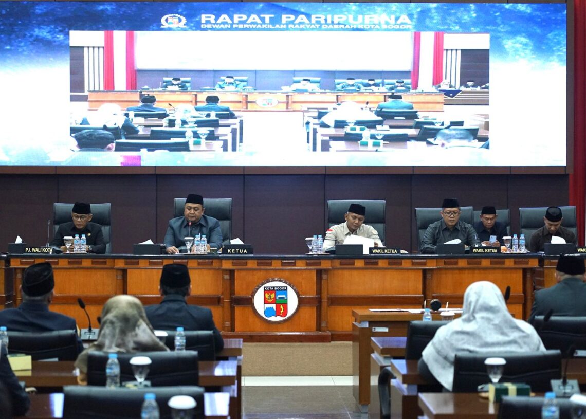 DPRD bersama Pemkot Bogor saat membahas RPJPD Kota Bogor lewat rapar paripurna. Foto: Dok Pemkot Bogor