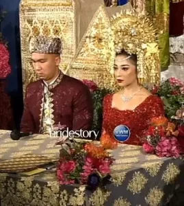 Deretan Artis Ini Menikah dengan Menggunakan Balutan Khas Adat Minang, Siapa yang Paling Cantik?