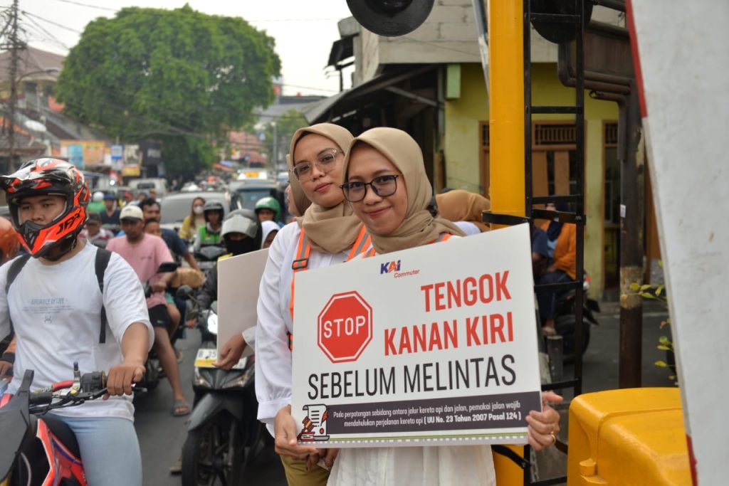 KAI Commuter Sosialisasikan Keselamatan Perlintasan Sebidang di 16 Lokasi Secara Serentak