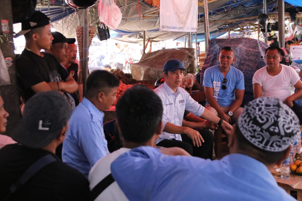 Sapa Warga, Dedie-Jenal Disambut Antusias Warga Ardio dan Serap Aspirasi Pedagang Pasar