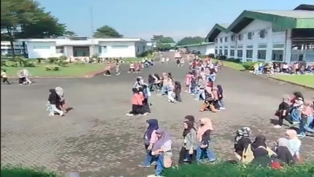 Serem ! Ratusan Karyawan PT GSI Sukabumi Mendadak Kesurupan