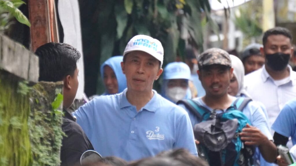 Warga Lebaksari Paledang Curhati Dedie Rachim Minta Jembatan