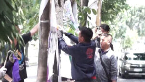 Masa Tenang, Sendi Fardiansyah Tertibkan Sendiri APK Sendi-Melli di Ruas Jalan Kota Bogor