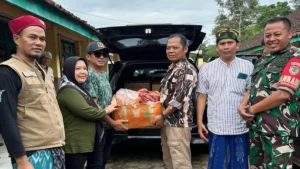 Dapur Umum TNI dan Bantuan PKB Bantu Warga Korban Banjir di Sukabumi