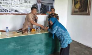 Teddy Setiadi Serap Aspirasi Warga Parungkuda dan Berikan Bantuan untuk Guru PAUD