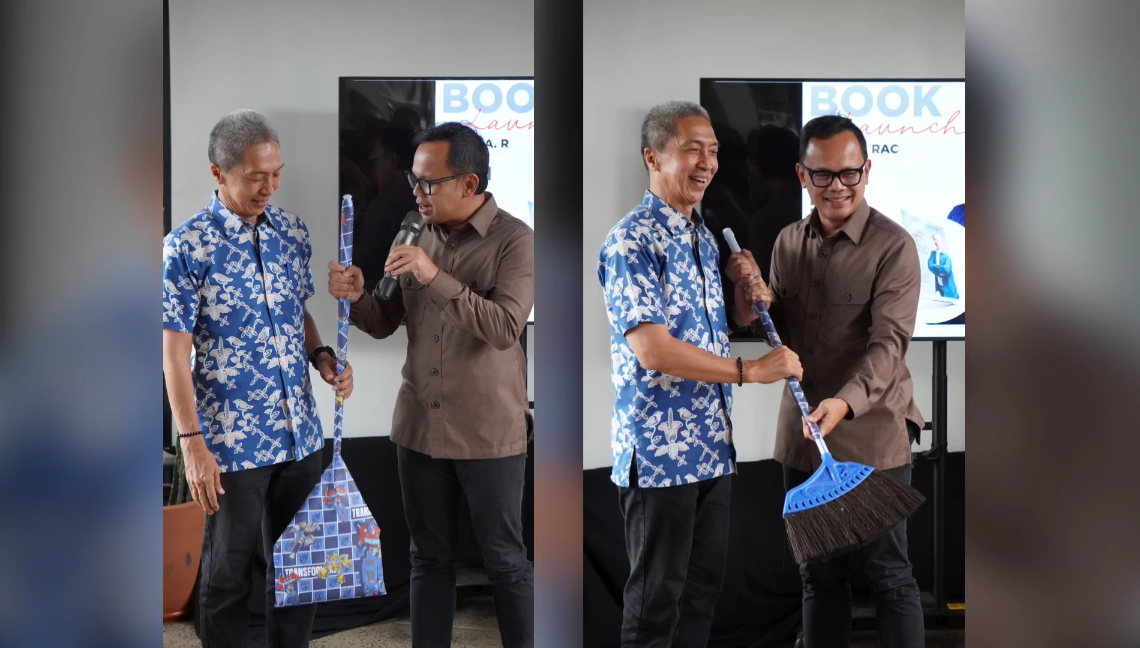 Wamendagri Bima Arya Titipkan Pesan ke Dedi Rachim Lewat Sapu