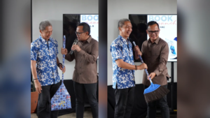 Wamendagri Bima Arya Titipkan Pesan ke Dedi Rachim Lewat Sapu