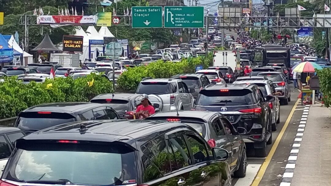 Volume Kendaraan Ke Kawasan Puncak Meningkat, Satlantas Polres Bogor Berlakukan One Way
