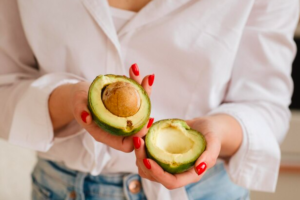5 Golongan Ini Tidak Disarankan Konsumsi Buah Alpukat Terlalu Banyak
