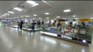 Daya Beli Masyarakat Turun, Penjualan Handphone di Salah Satu Pusat Perbelanjaan Kota Bogor Lesu