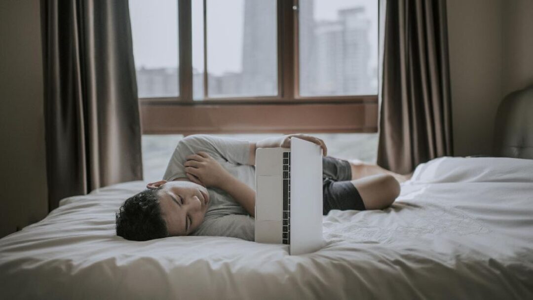 Kebanyakan Mager Ternyata Sama Bahayanya dengan Merokok, Bisa Picu Penyakit Ini