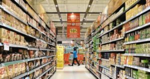 Ritel Berguguran, Konsumen Geser Haluan: Belanja ke Warung, Klik di Ponsel