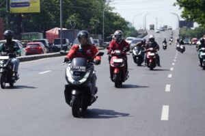 Berkendara Motor di Perkotaan: Praktis, Tapi Tetap Harus Waspada