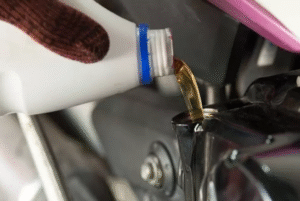 Viral di TikTok: Pakai Oli Diesel untuk Motor Matic, Bikin Adem atau Bikin Masalah?