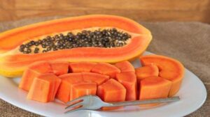 Ini yang Terjadi Kalau Kamu Makan Pepaya Saat Perut Kosong