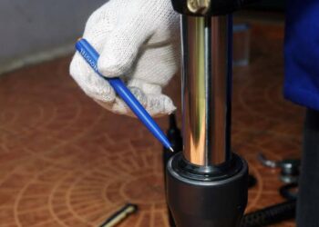 Awas! Ini Bahaya Jarang Ganti Oli Shock Motor, Jangan Disepelekan!