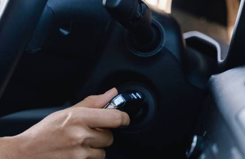 Jangan Kelamaan! Ini 4 Dampak Negatif Memanaskan Mobil Terlalu Lama