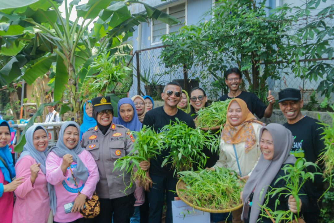 Jenal Mutaqin Ajak Warga Lakukan Penanaman Pohon di Bantaran Sungai