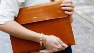 Intip Yuk! Ini Ni Tas Tangan Minimalis yang Paling Mendominasi Fashion Tahun Ini
