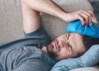 Sering Sakit Kepala Saat Usia Sudah Menginjak 40 Tahun? Mungkin Ini Penyebabnya