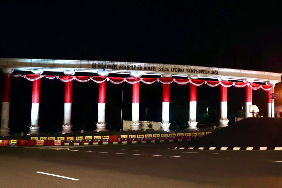 Lawang Salapan Kota Bogor Tampak Gagah Berbalut Atribut Merah Mutih