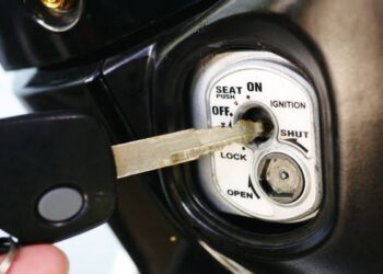 Kunci Kontak Motor Seret? Ini 5 Trik Praktis yang Bisa Kamu Coba di Rumah