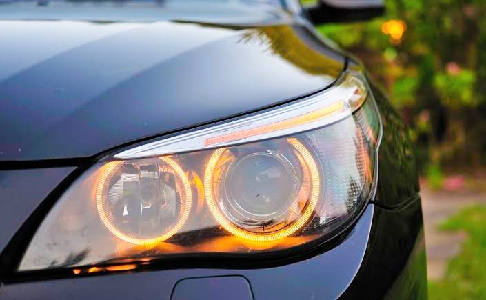 Bukan Cuma Penerangan, Lampu Mobil Ternyata Punya Peran Krusial untuk Keselamatan