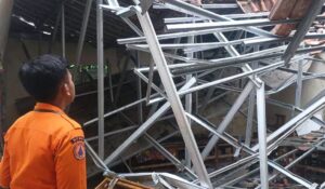 Belajar di Majelis Taklim, Siswa SDN Nangela Tetap Semangat Usai Sekolah Ambruk