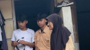 Kisah Menggetarkan Hati: Kakak Adik di Bogor Bergantian Seragam, Kini Tuai Banyak Kepedulian