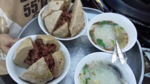 5 Rekomendasi Bakso Puncak yang Enak Sambil Disuguhi Pemandangan Indah