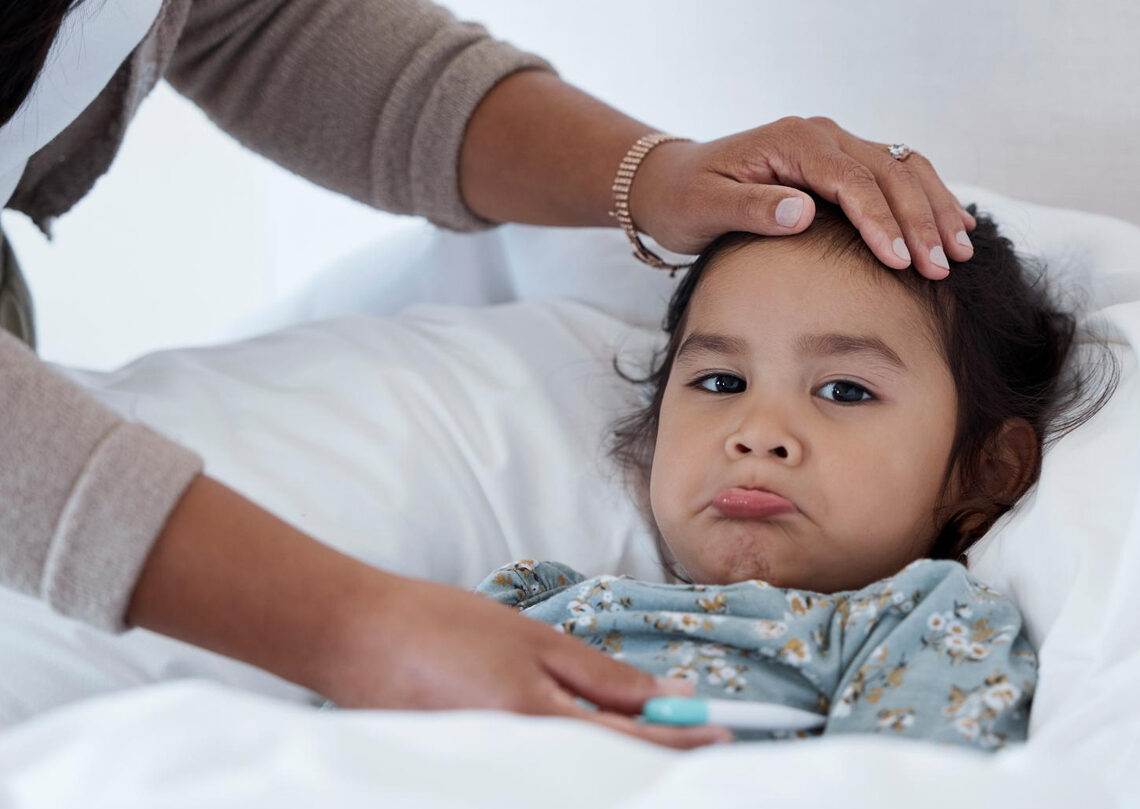 Ternyata Mandikan Anak Demam Banyak Manfaatnya, Simak Ulasan Ini