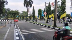 Bendera Parpol Hiasi Jalan Tegar Beriman, Pemkab Bogor Minta Saling Pengertian Demi Keindahan Kota