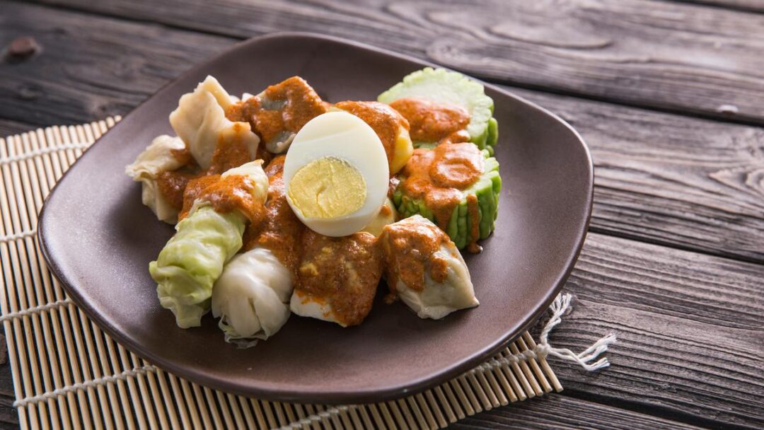 Rekomendasi 5 Siomay Enak di Bogor, Bumbu Kacangnya Nagih Banget!