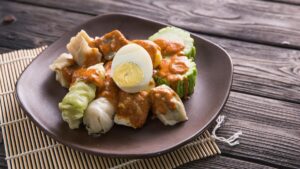 Rekomendasi 5 Siomay Enak di Bogor, Bumbu Kacangnya Nagih Banget!