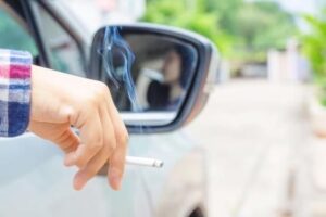 Masih Suka Ngerokok Sambil Nyetir? Siap-Siap Diciduk dan Masuk Bui Tiga Bulan!