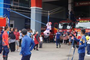 Anak-Anak Serbu CFD Tegar Beriman: Naik Mobil Damkar hingga Flying Fox Bikin Minggu Pagi Makin Seru!