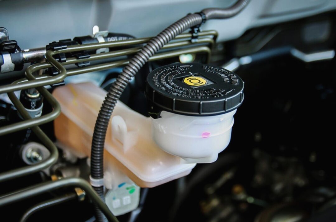 4 Tanda Minyak Rem Sudah Basi dan Bisa Bikin Mobil Hilang Kendali