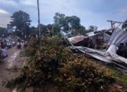 Puting Beliung Terjang Kemang Bogor, Sayap Pesawat Bekas Terbang dan Nyangkut di Atap Rumah