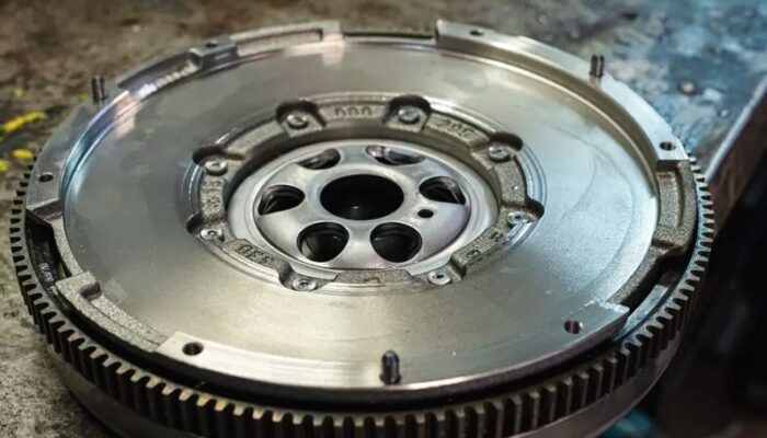 Kecil Tapi Vital! 4 Fungsi Flywheel yang Menentukan Stabil Tidaknya Mesin Mobil