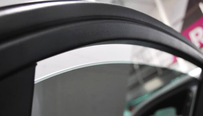 Bukan Bocor Perasaan, Ini 6 Tanda Karet Pintu Mobil Sudah Kelelahan