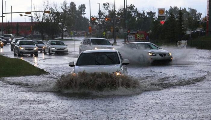 Musim Hujan, Mobil Matic Jangan Asal Terabas Banjir