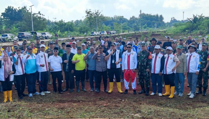 Kecamatan Bojonggede Kolaborasi Bareng DPTR dan PMC Tanam Pohon di Jalur Bomang