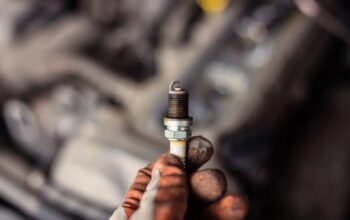 Busi Mobil Basah karena Oli Jangan Dianggap Sepele, Bisa Jadi Tanda Mesin Mulai Bermasalah