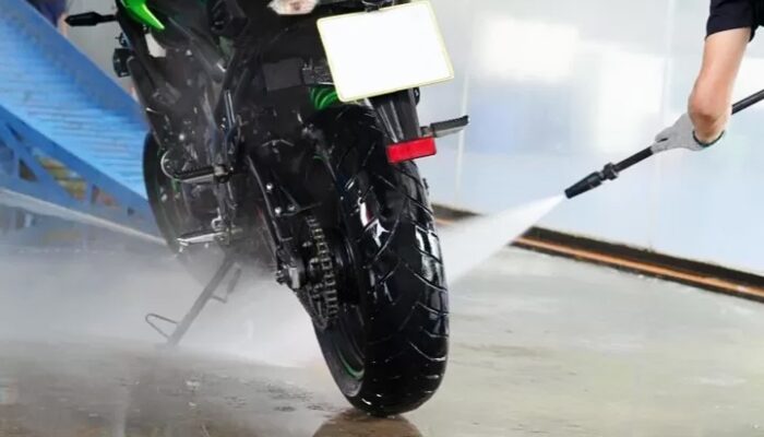 Sering Dilakukan Pengendara, Kebiasaan Ini Ternyata Bisa Merusak Mesin Motor