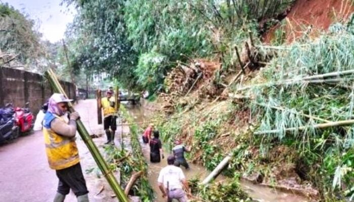 Longsor Tutup Irigasi Cibalok Kabupaten Bogor, Distribusi Air Sempat Lumpuh