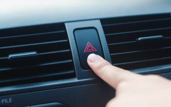 Banyak yang Nyalakan Hazard Saat Hujan, Padahal Justru Malah Bikin Bahaya